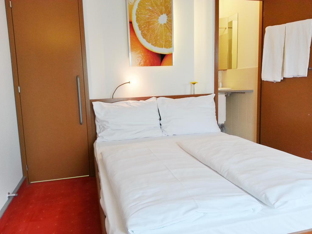 Orange Wings Krems Hotel Phòng bức ảnh