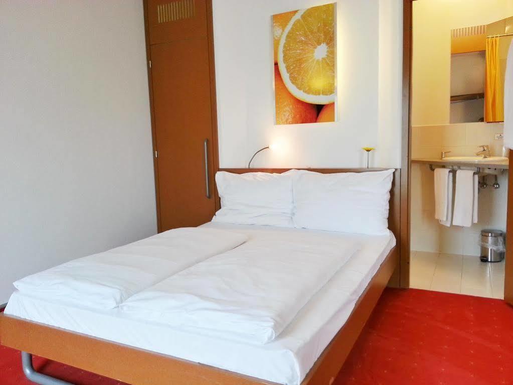 Orange Wings Krems Hotel Ngoại thất bức ảnh